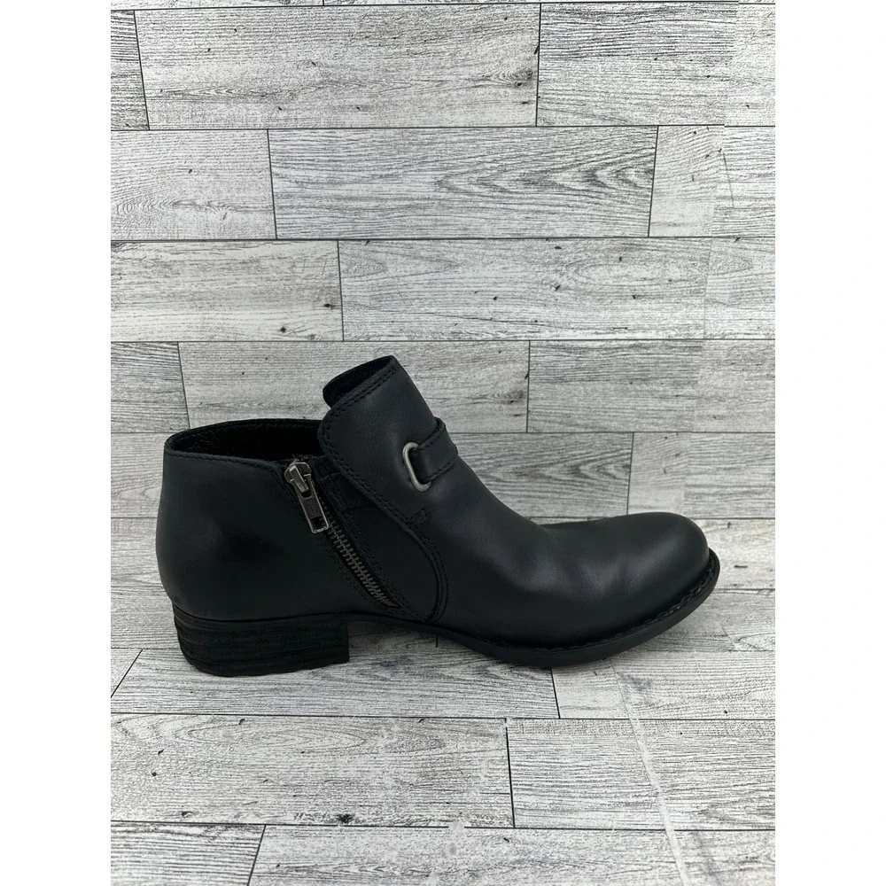 Born F52003 Black Leather Ankle Boots Womens 9M Buckle Strap Zip Lug Sole Bootie